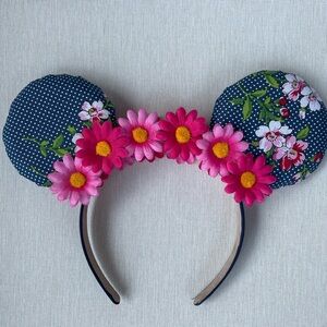 Minnie Mouse ears